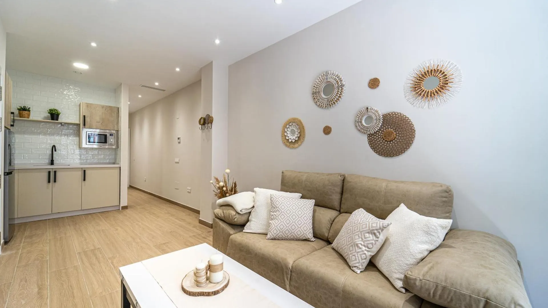 Centrobeach Apartment Fuengirola 250M From Beach contacts